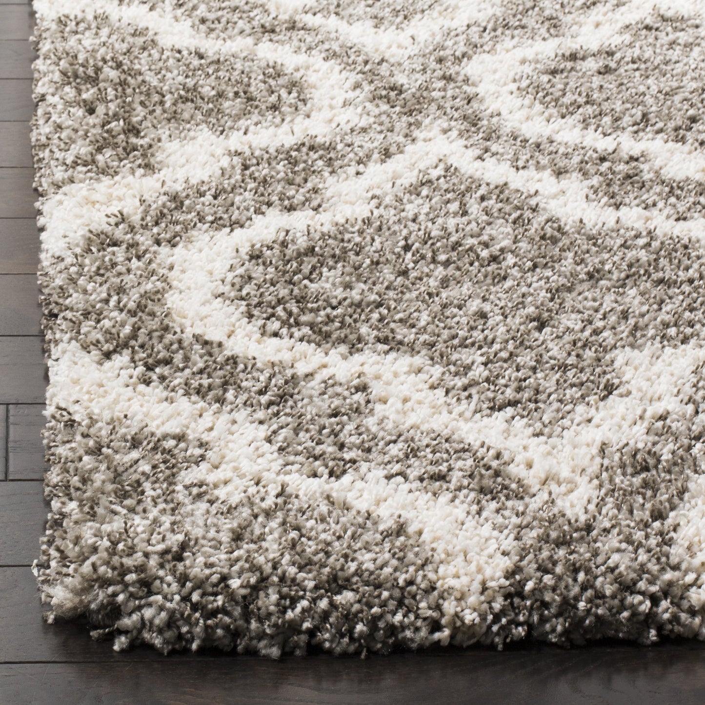 SAFAVIEH Hudson Shag Collection Accent Rug - 3' x 5', Grey & Ivory, Moroccan Design, Non-Shedding & Easy Care, 2-inch Thick Ideal for High Traffic Areas in Entryway, Living Room, Bedroom (SGH284B)