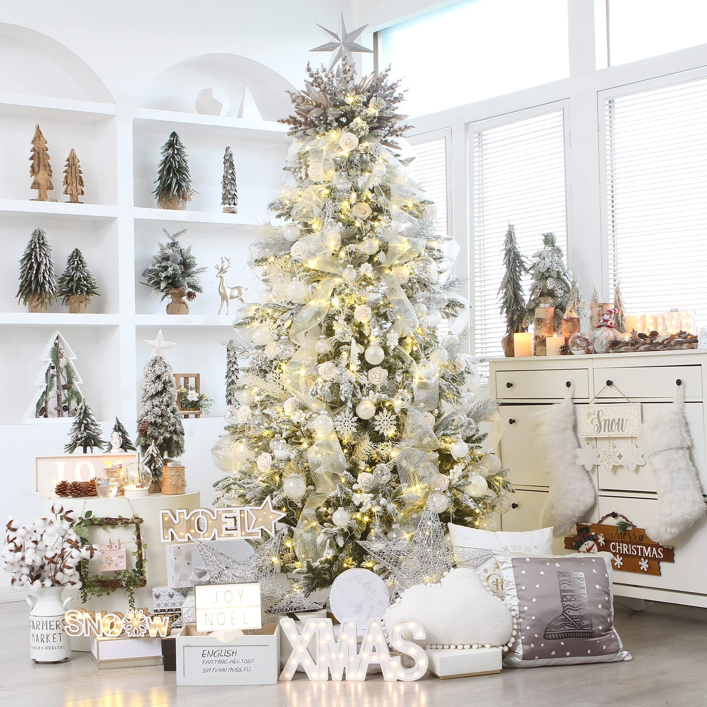 Sea Team 70mm/2.76" Shatterproof Clear Plastic Christmas Ball Ornaments Decorative Xmas Balls Baubles Set with Stuffed Delicate Decorations (24 Counts, White)