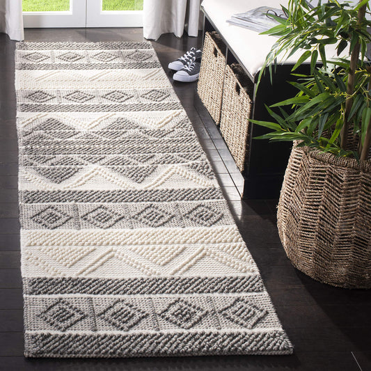 SAFAVIEH Natura Collection Runner Rug - 2'3" x 6', Ivory & Grey, Handmade Moroccan Boho Tribal Wool & Cotton, Ideal for High Traffic Areas in Living Room, Bedroom (NAT104A)