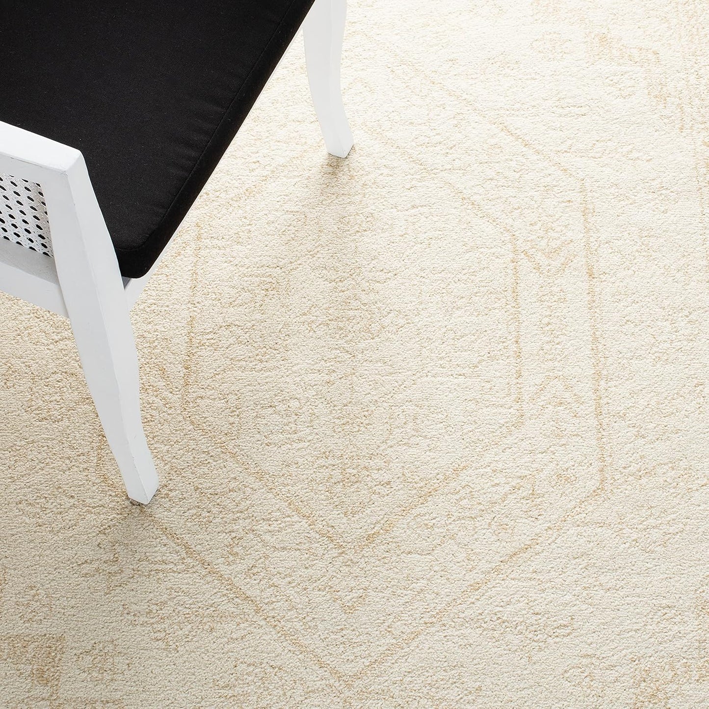 SAFAVIEH Adirondack Collection Area Rug - 5'1" x 7'6", Ivory & Beige, Oriental Medallion Design, Non-Shedding & Easy Care, Ideal for High Traffic Areas in Living Room, Bedroom (ADR108E)