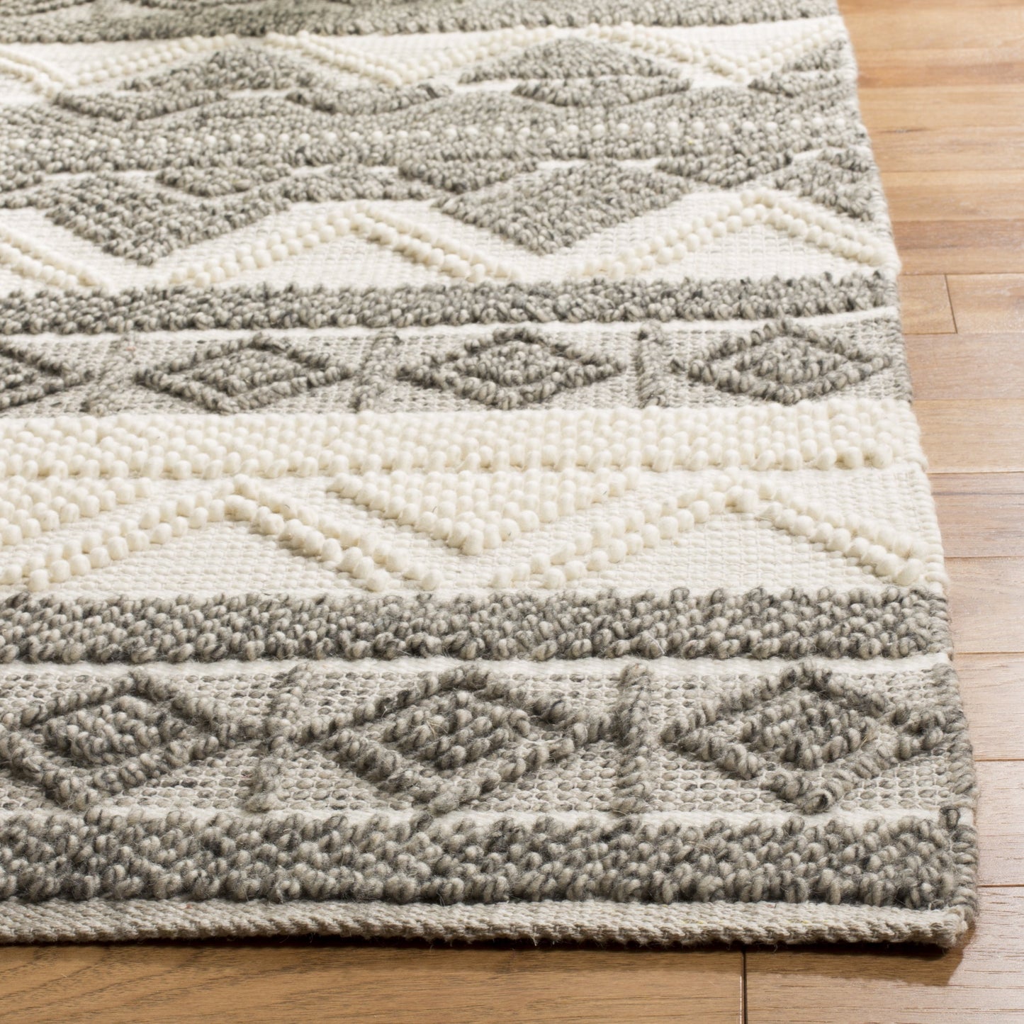 SAFAVIEH Natura Collection Runner Rug - 2'3" x 6', Ivory & Grey, Handmade Moroccan Boho Tribal Wool & Cotton, Ideal for High Traffic Areas in Living Room, Bedroom (NAT104A)