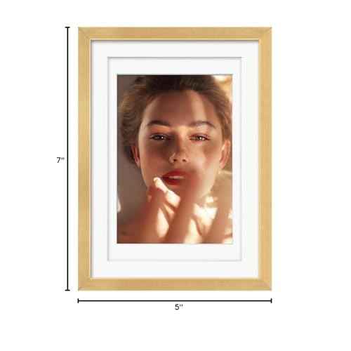 Egofine 5x7 Aluminum Picture Frame Display with Mats for 3.5x5/4x6 or 5x7 without Mat, Metal Picture Frame Covered by Plexiglass for Tabletop and Wall Mounting, 1 Pack, Gold