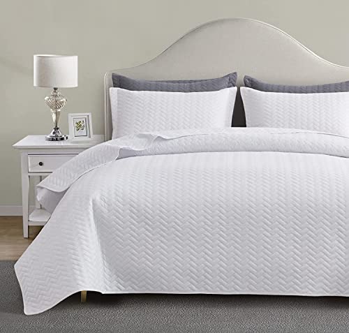 Maple&Stone White Chevron Quilt Set Queen Size with Pillow Shams - Lightweight & Breathable Bedspread, 90x96 Inches
