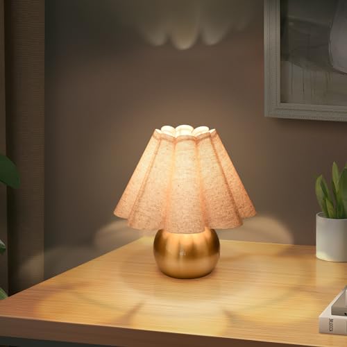 Ziqqeelam Gold Small Bedside Table Lamp with On/Off Switch - Brass Nightstand Light for Bedroom, Living Room, Kids Dorm, Mini Scalloped Shade