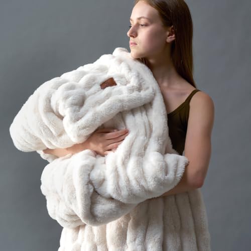 Cream White Faux Fur Throw Blanket - Double-Sided 50x60 Inches - Cozy Bliss