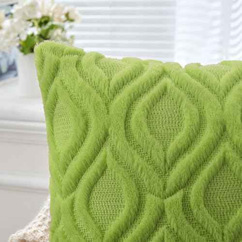 MIULEE Christmas Green Throw Pillow Covers 20x20 Inch, Soft Winter Plush Faux Wool Couch Pillow Covers Set of 2 Decorative Farmhouse Boho Throw Pillows for Sofa Living Room Bed