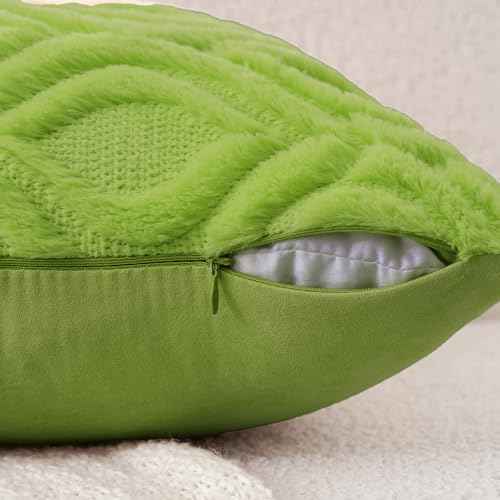 MIULEE Christmas Green Throw Pillow Covers 20x20 Inch, Soft Winter Plush Faux Wool Couch Pillow Covers Set of 2 Decorative Farmhouse Boho Throw Pillows for Sofa Living Room Bed