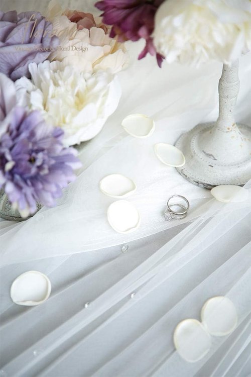 Floroom 300 Pcs Ivory Faux Silk Rose Petals - Perfect for Weddings, Table Centerpieces & Romantic Decor