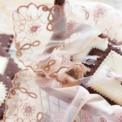 uxcell 2Pcs Retro Lace Placemats, 10.6x10.6inch Round French Crochet Doilies Central Hollow Flower Vase Mat Coaster for Dining Table Home Decoration, Pink