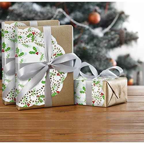 Gift Boutique - 100 Christmas Paper Doilies 10" Disposable Round White Lace Doily with Green Holly Leaves and Red Berries for Xmas Holiday Crafts Wedding Accent & Dinner Table Decorations