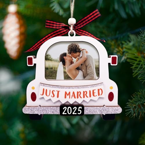 Hangwoous Just Married 2025 Photo Frame Ornament Wedding Gift for Newlyweds