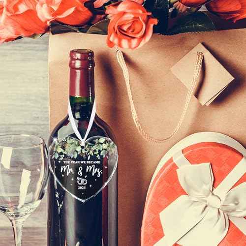 First Christmas Married Ornament 2025, Wedding Gifts for Couple Wedding Christmas Ornament Just Married Gift for Newlywed, Bridal Shower Gifts