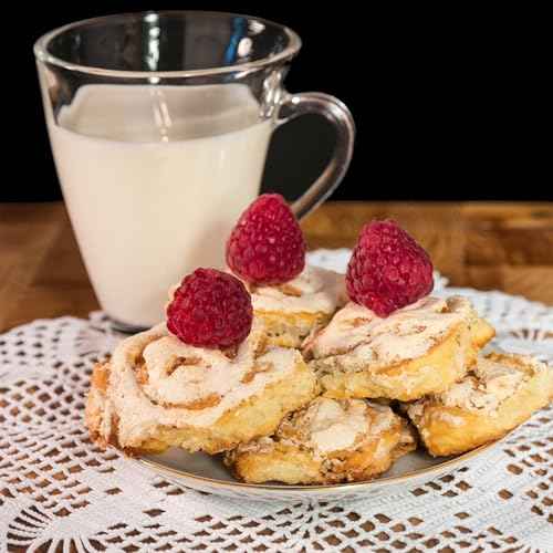 uxcell 2Pcs Retro Lace Placemats, 10.6x10.6inch Round French Crochet Doilies Central Hollow Flower Vase Mat Coaster for Dining Table Home Decoration, Pink