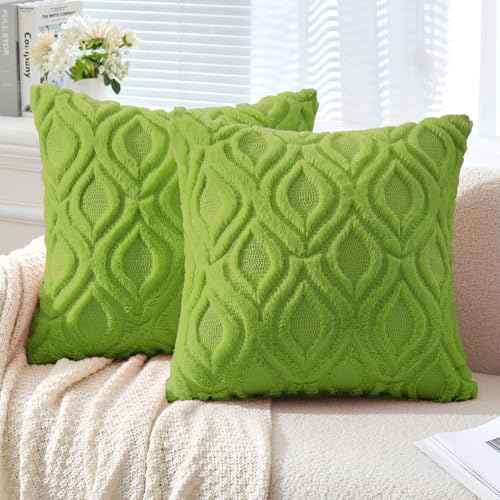 MIULEE Christmas Green Throw Pillow Covers 20x20 Inch, Soft Winter Plush Faux Wool Couch Pillow Covers Set of 2 Decorative Farmhouse Boho Throw Pillows for Sofa Living Room Bed