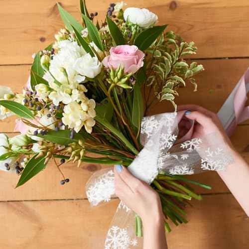 15cm 10yards Christmas Snowflake Glitter Tulle Snowflake Fabric Sparkling Tulle Snowflake Ribbon for Home Office DecorationWrapping Party Decoration (White)