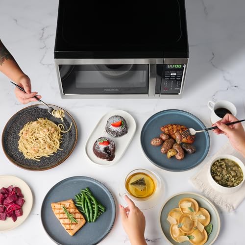 Farberware 0.7 Cu Ft Countertop Microwave Oven - 700W, Auto Cook, Child Lock, Stainless Steel Variation of THIS listing