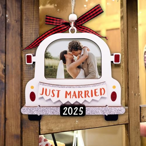 Hangwoous Just Married 2025 Photo Frame Ornament Wedding Gift for Newlyweds