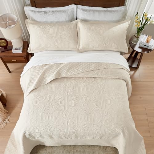 Qucover Oversized King Quilt Bedspread 132x 120, Extra Wide Alaska