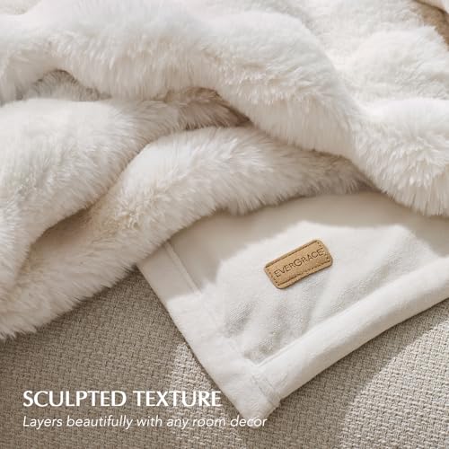 EverGrace Ivory White Faux Rabbit Fur Bubble Throw Blanket 50x60