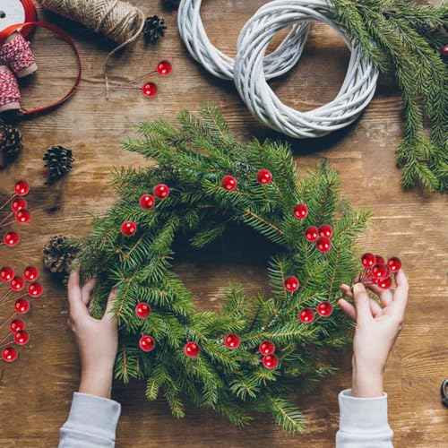 DIYASY 100 pcs Artificial Holly Berries, Mini 10 mm Christmas Fake Berries with Wire Stems Xmas Red Berry Stems Picks for Christmas Tree Decorations Wreath Craft Wedding Party Decor