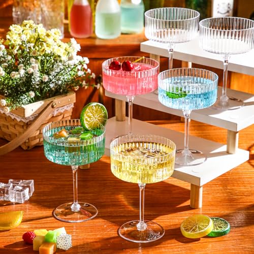 Jingmore 100 Pack Clear Plastic Martini Glasses 10 oz Ribbed Design for Parties