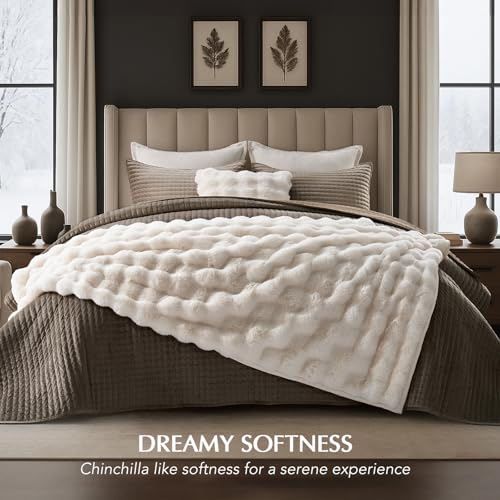 EverGrace Ivory White Faux Rabbit Fur Bubble Throw Blanket 50x60