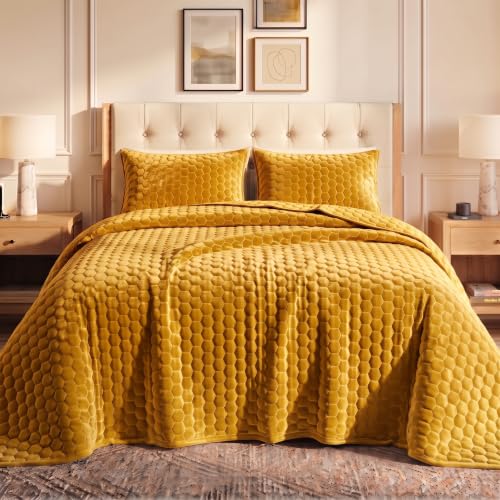 Gold Oversized Velvet Quilt Set - All Season King Size Comforter with Shams