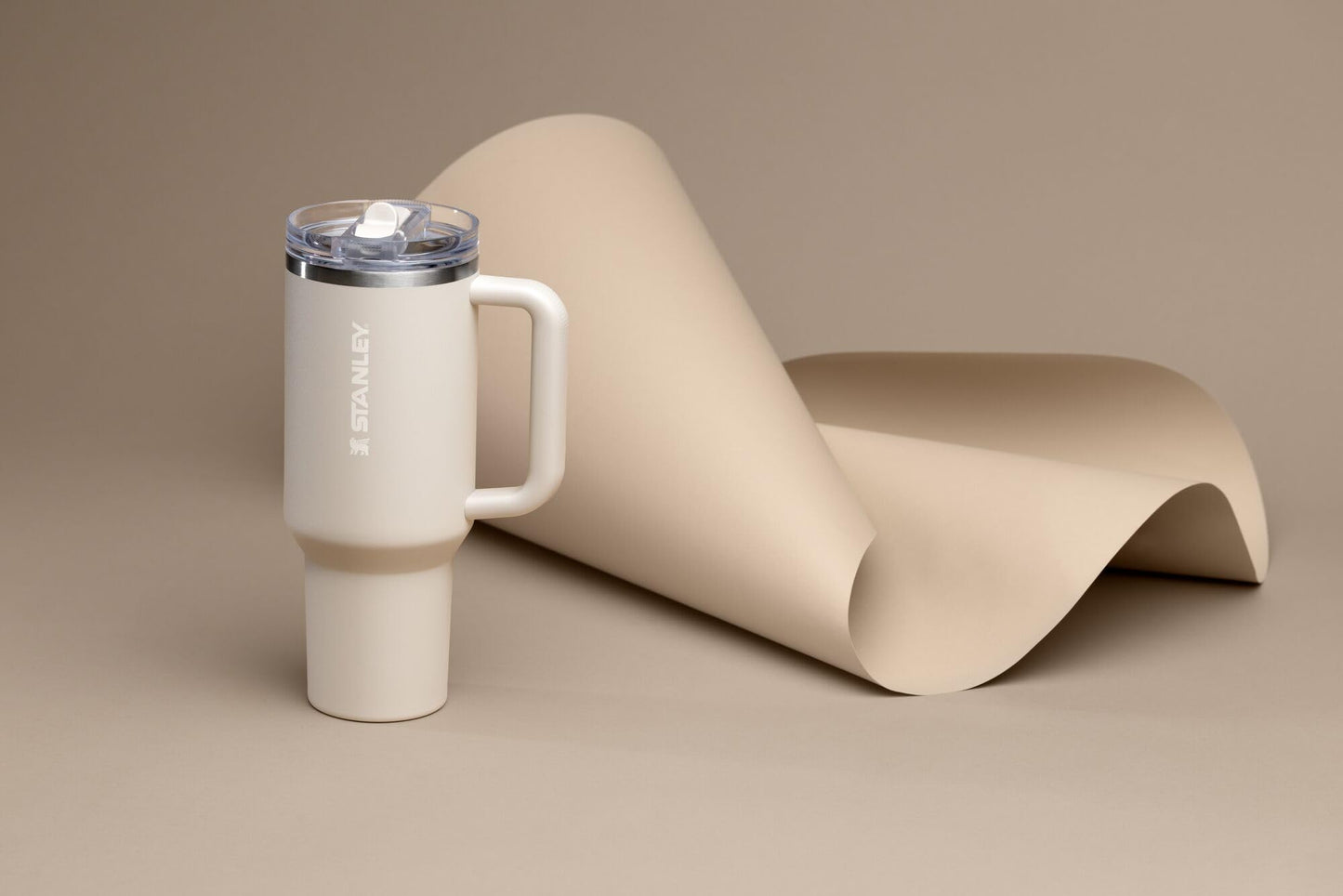 STANLEY Quencher ProTour Flip Straw Tumbler with Leakproof Lid 40 oz | Built-in Straw & Handle | Cupholder Compatible for Travel | insulated Stainless Steel Cup | BPA-Free | Exclusive Toasted Almond