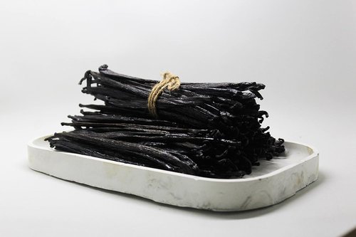 50 Vanilla Beans Grade B for Making Vanilla Extract, Vanilla Beans Bulk for Extract Grade 4-5 inches, Perfect for Homemade, baking and cooking. (50 Vanilla)