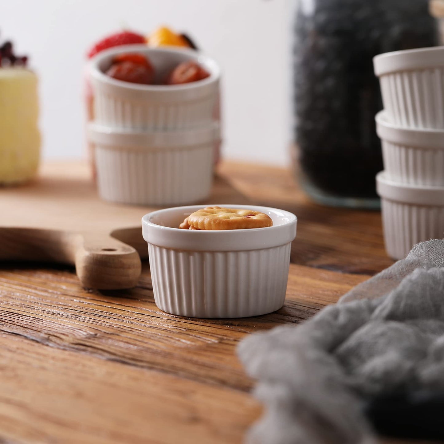 22 oz Ramekins 2 pcs Porcelain Ramekins Dishes for Souffle,Creme Brulee, Pudding, Custard Cups,Bakeware Bowls Set for Baking,Oven Safe, White (6 inch)