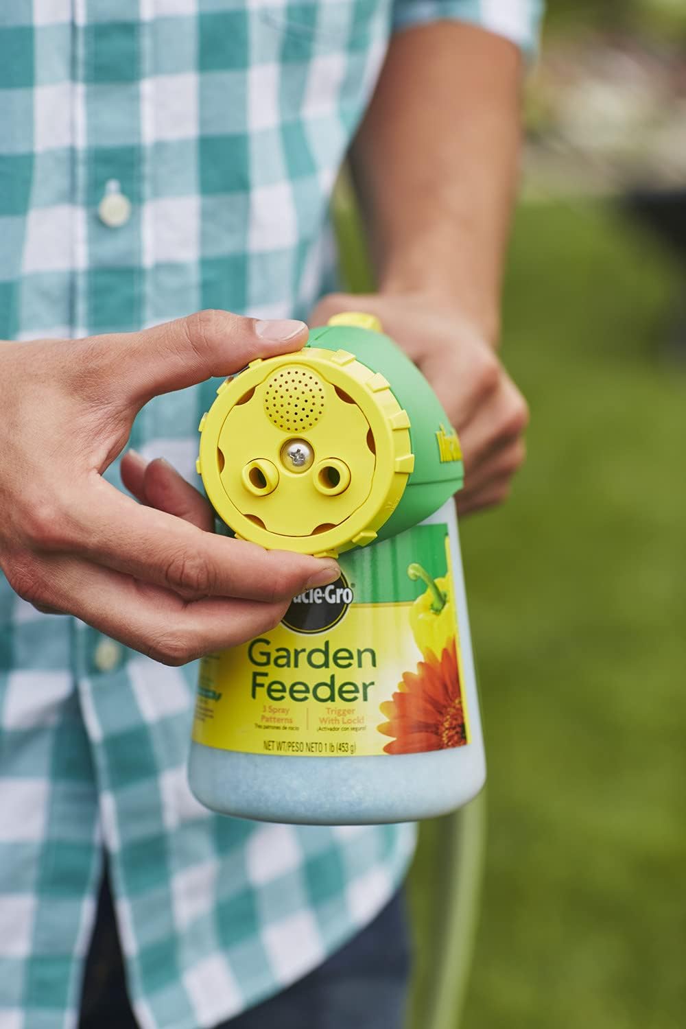 Miracle-Gro Garden Feeder - Water Soluble All-Purpose Plant Food | 1 lb. (2-Pack) for Lush Gardens