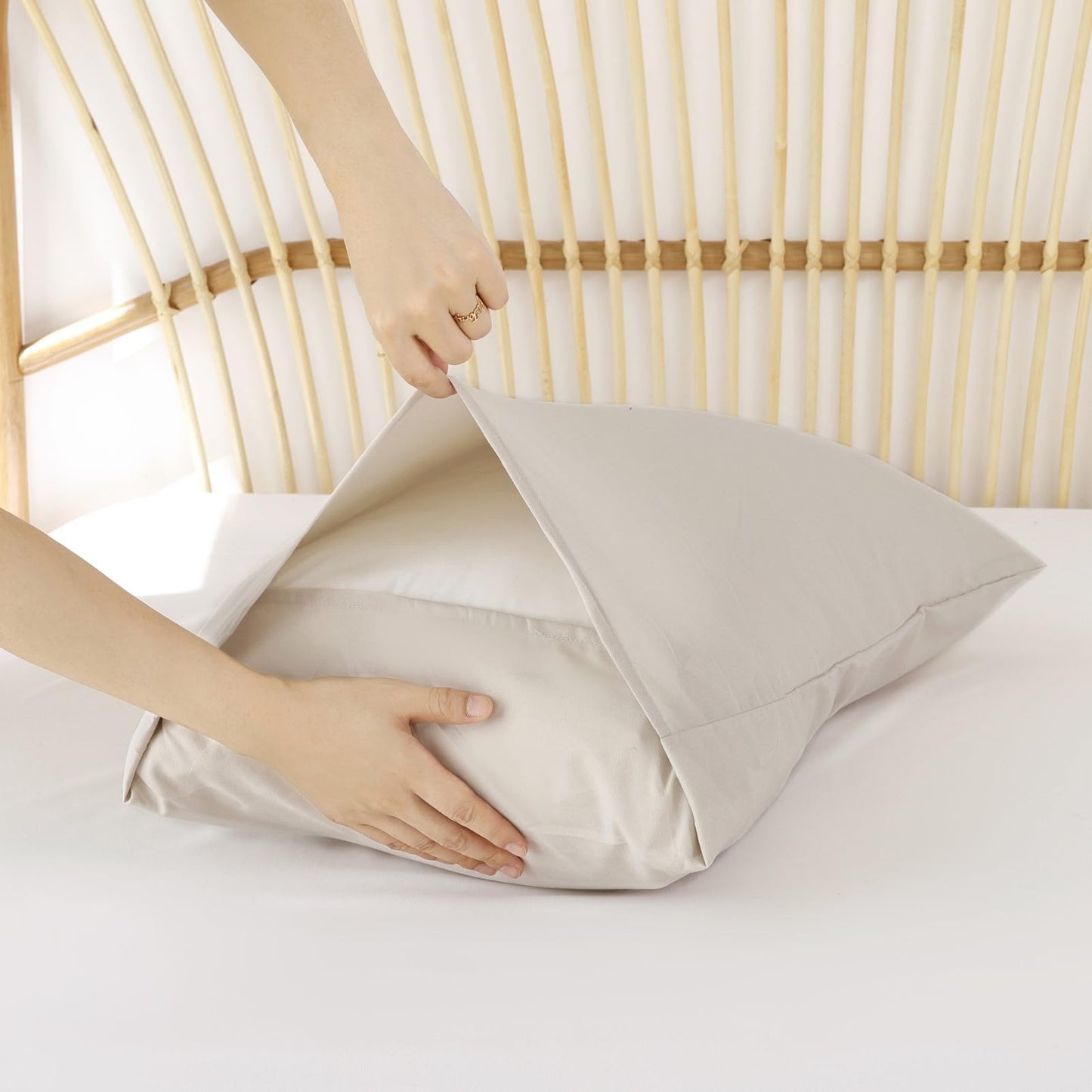 ROSGONIA King Size Comforter Set Beige, 3pcs (1 Boho Comforter & 2 Pillowcases) All Season Bedding Soft Lightweight Bedspread Cozy Blanket Quilt