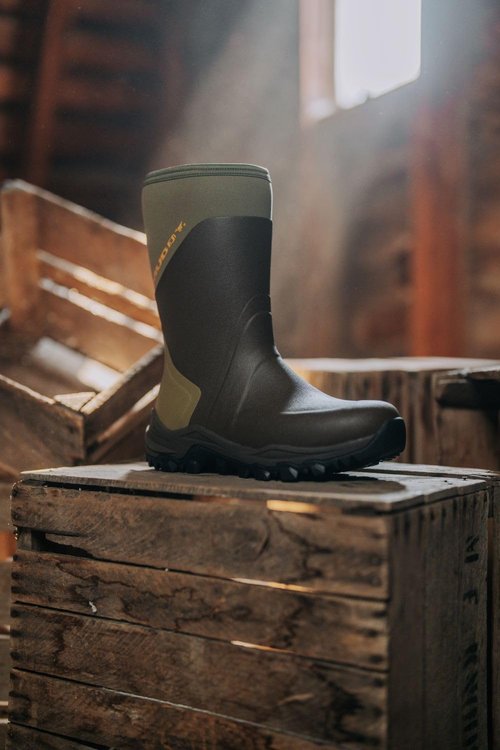 DV8 13" Non-Insulated Boot/Clay/Size 12D