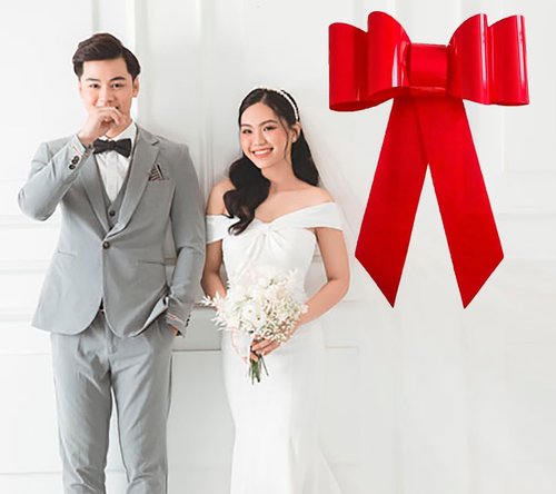 30 Inch Giant Car Bow by [Brand Name] - Big Red Bow with 2 Small Pull Bows for Door Decor & Parties