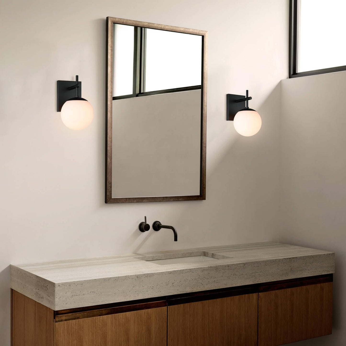 XiNBEi Lighting Globe Sconce Light, Mid Century Black Bathroom Sconce Wall Lighting Indoor 1 Light Glass Wall Sconce for Loft Bath Bedroom Hallway XB-W1320-1-MB