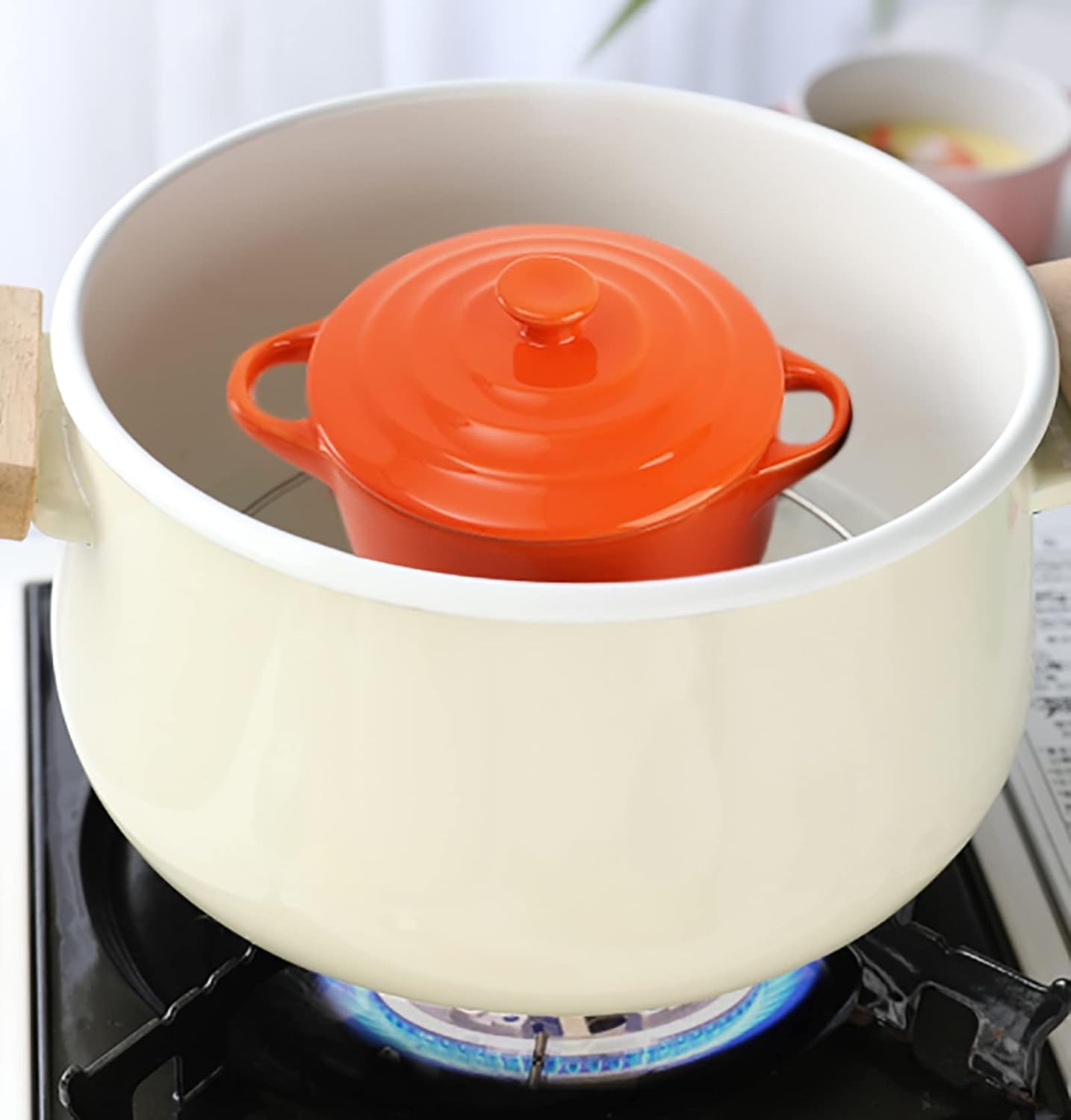 Jucoan 4 Pack Porcelain Ramekins - Oven Safe 8 oz Round Baking Dishes with Lids & Handles | 4 Colors
