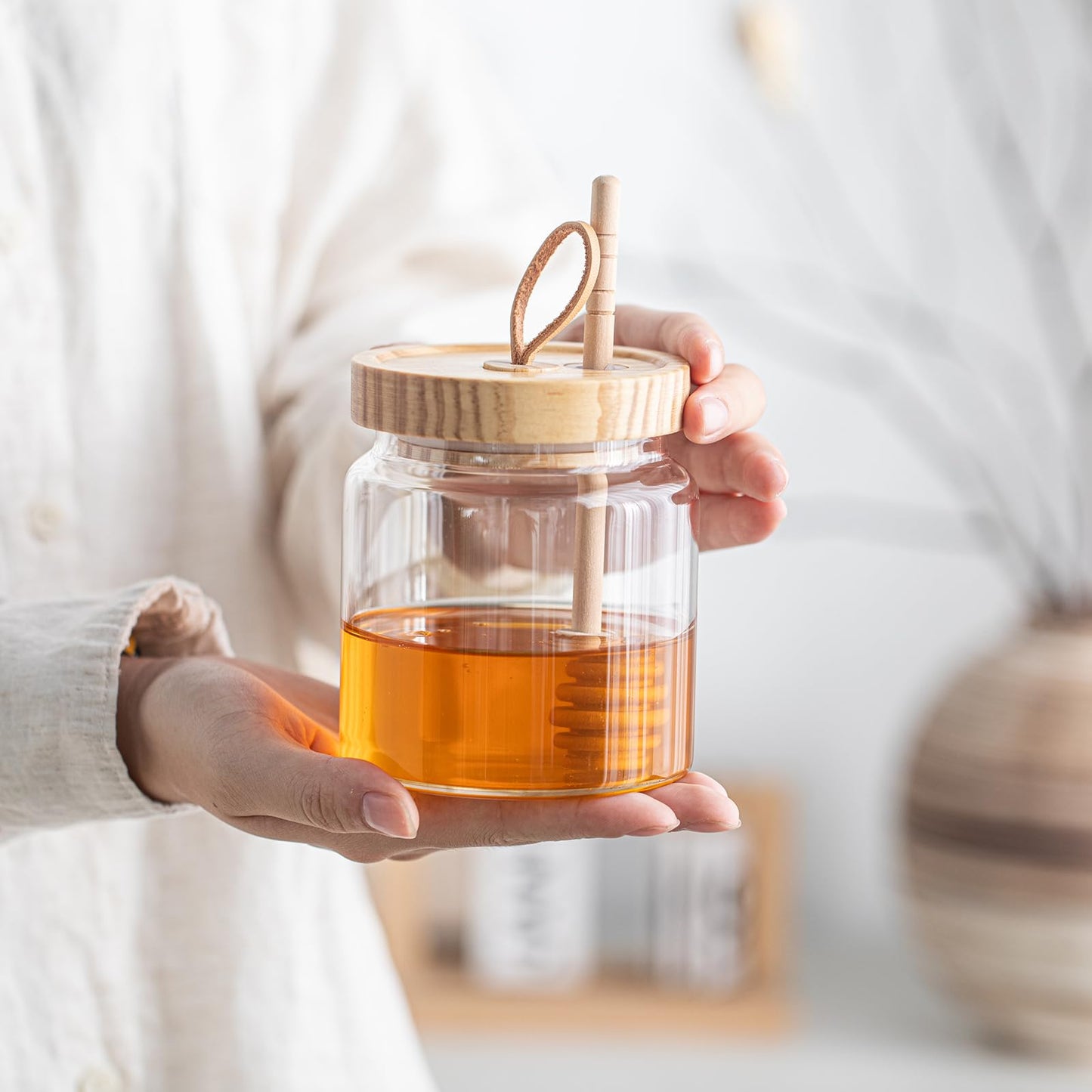 KEKEHOME Honey Pot Airtight Glass Honey Jars with Dipper Stick and Wooden Lid, Honey Bottle Containers for Storing Honey, Honey Holder for Home Kitchen