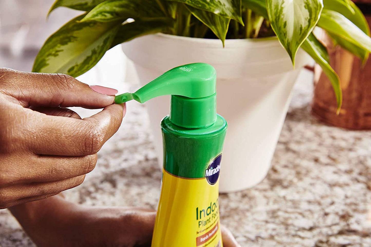 Miracle-Gro Indoor Plant Food - 8-Ounce Fertilizer for Thriving Houseplants | 2 Pack