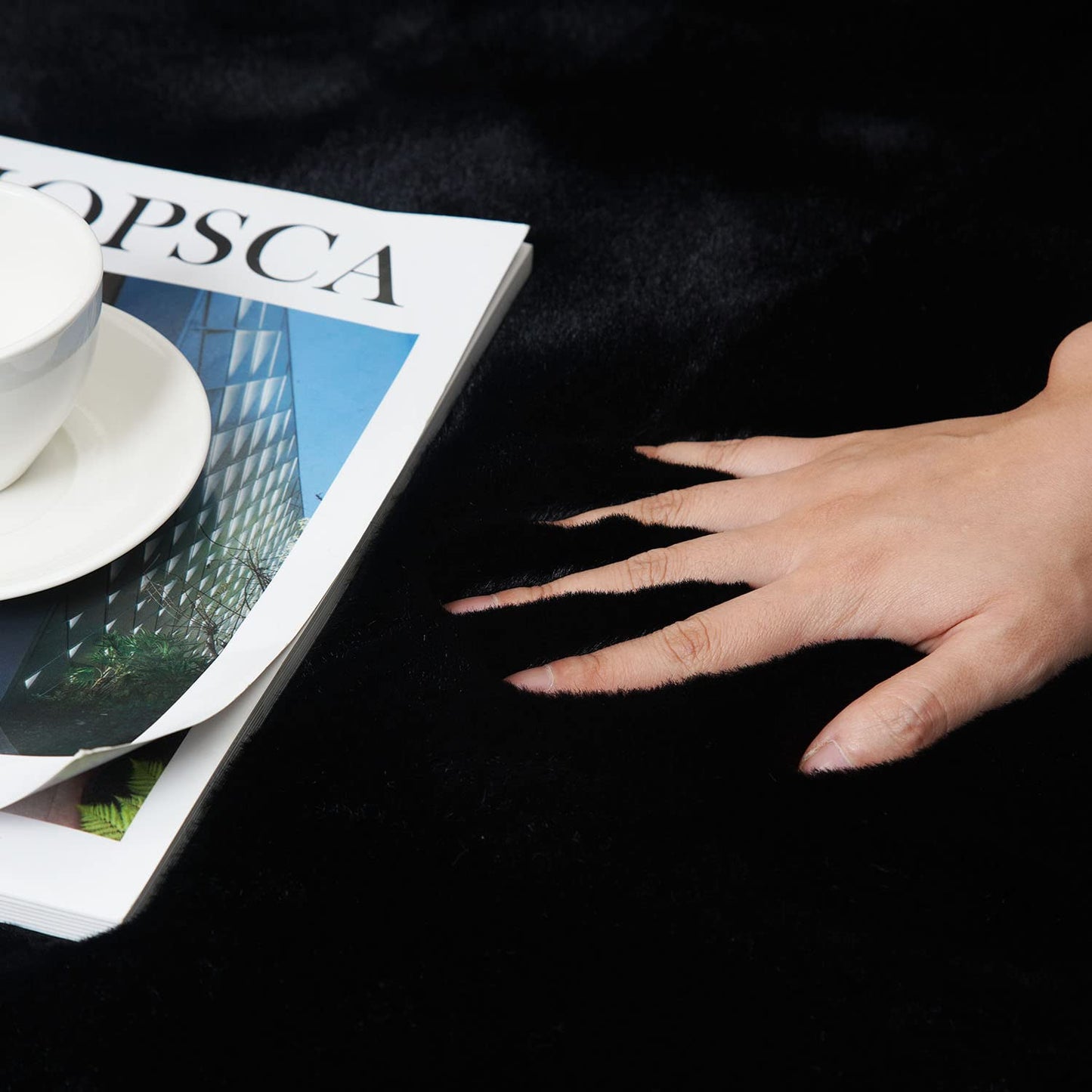 Ghouse Faux Rabbit Fur Round Rug 4ft Black Round Rugs for Bedroom Decor Fluffy Area Rugs for Living Room, no-Shedding Carpet Sheepskin Washable Rug Rome Decor