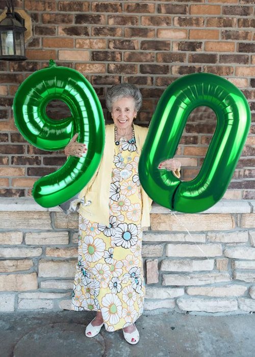 Dark Green Number 9 Balloon by [Brand Name] - 40 Inch Party Decoration for Birthdays, Weddings & Graduations