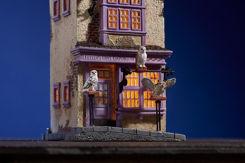 Department 56 Harry Potter Village Eeylops Owl Emporium - Lit Building, 8.66 Inch, Multicolor