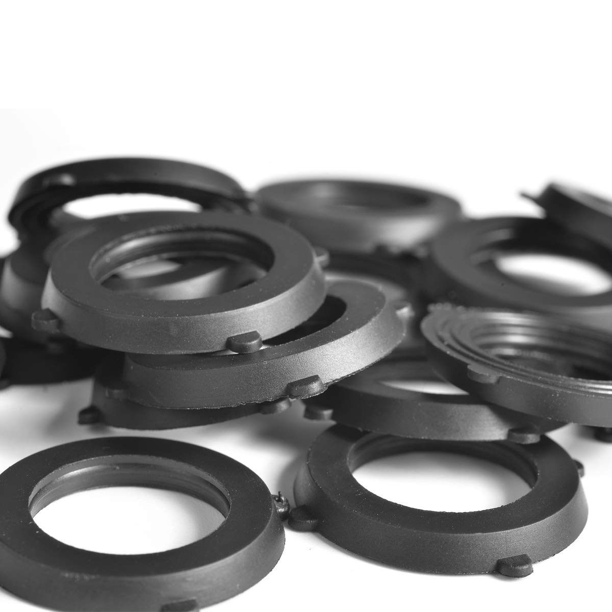 SmoTecQ Garden Hose Washers - 30 Pack Heavy Duty Rubber Seals for 3/4" Hose Fittings | Stay-in-Place Design, Black