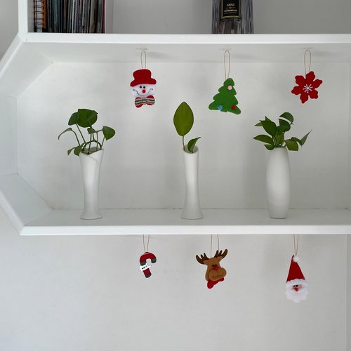 CARAINBO Indoor Mini Light Clips, 60 Clear Clips and 66 Removable Strips, Damage Free Hanging Light Clips for Christmas Decoration, Wall Clips for Hanging Intdoor Lights and Cables, Cord Holders