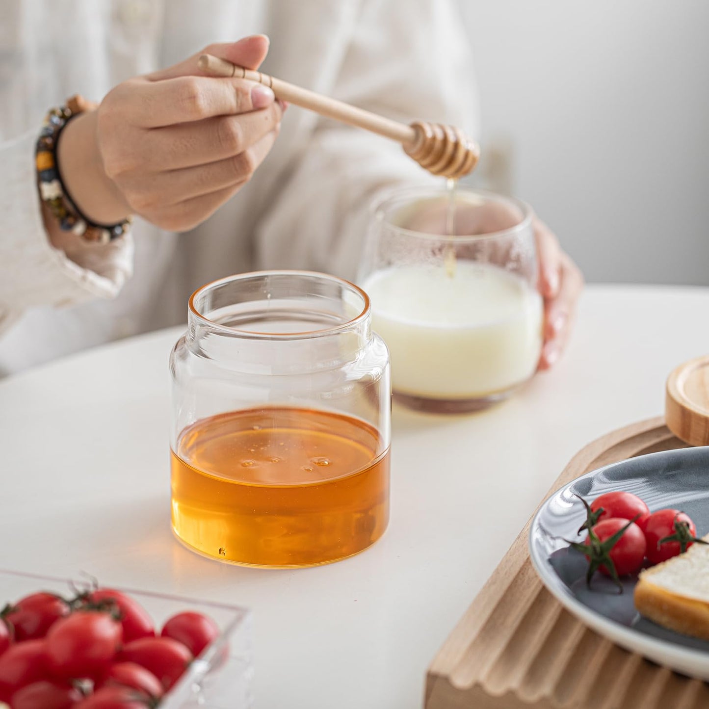 KEKEHOME Honey Pot Airtight Glass Honey Jars with Dipper Stick and Wooden Lid, Honey Bottle Containers for Storing Honey, Honey Holder for Home Kitchen