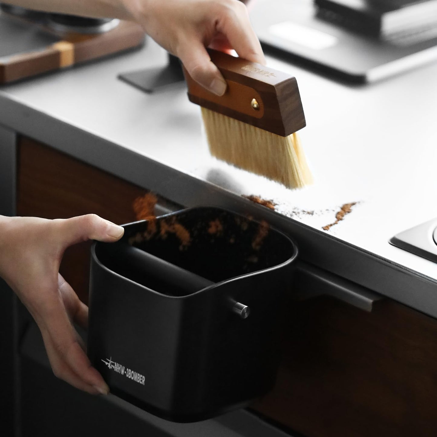 MHW-3BOMBER Espresso Knock Box, 1.2L(15 Cups) Coffee Knock Box with Coffee Clean Brush and Removable Knock Bar for Espresso Puck, Coffee Ground, Durable Espresso Accessories, CS7092-OS