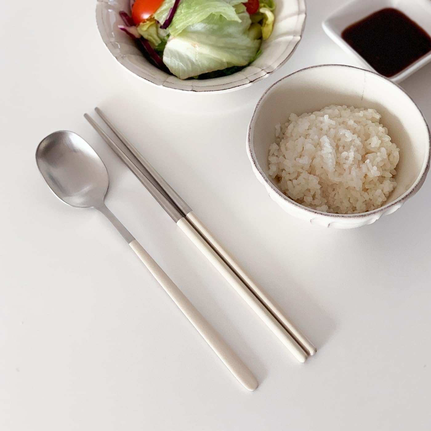 304 Stainless Steel durable Lightweight Korean-style Beautiful Cutlery Spoon and Chopsticks Set Scratch Resistant 2Pieces (Ivory+Brown)