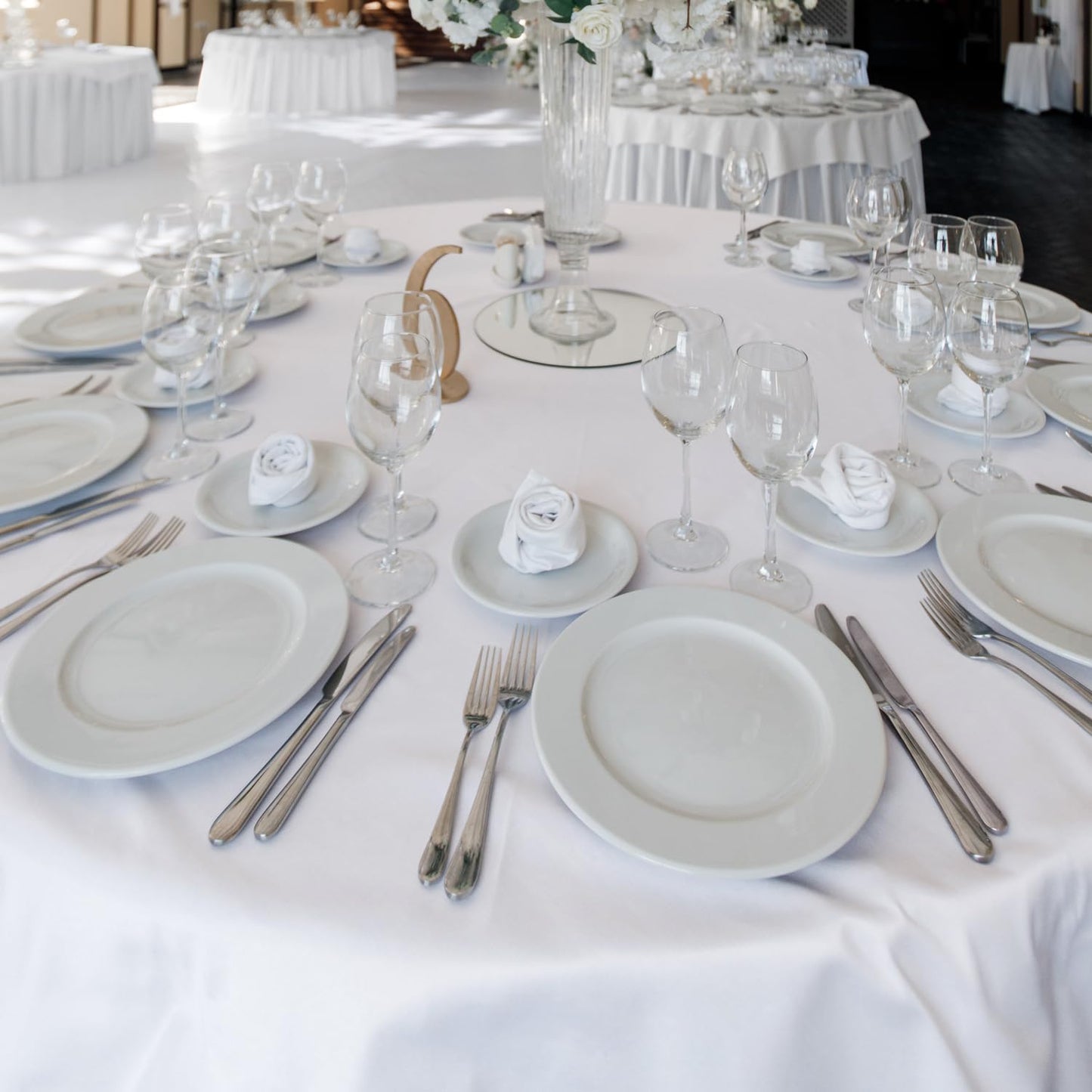 Fitable 6 Pack White Round Table Clothes - 70 Inches in Diameter - Stain Resistant and Washable Tablecloths, Polyester Fabric Table Covers for Wedding, Party, Banquet, Gathering