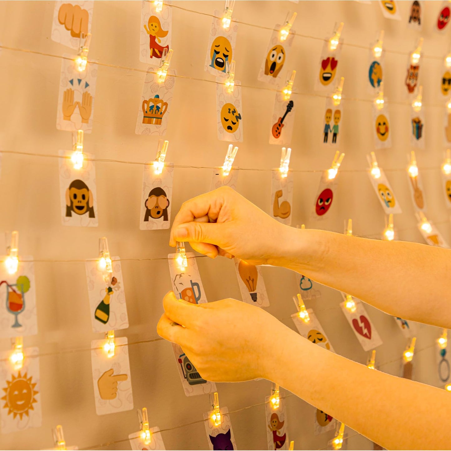 HXWEIYE 50LEDs Photo String Light, Warm White 16.4Ft Battery Powered Fairy Light with 52 Clear Clips & 10 Hooks on Wall for Hanging Picture Dorm Bedroom Party