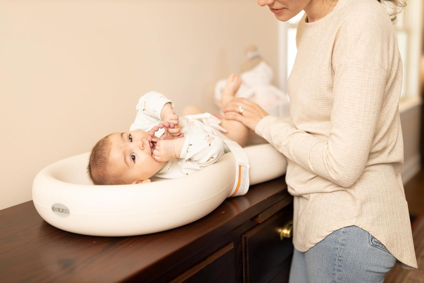 Keekaroo Peanut Changer Baby Vanilla - Original Easy-to-Clean Diaper Pad | Water-Repellent & Wipeable