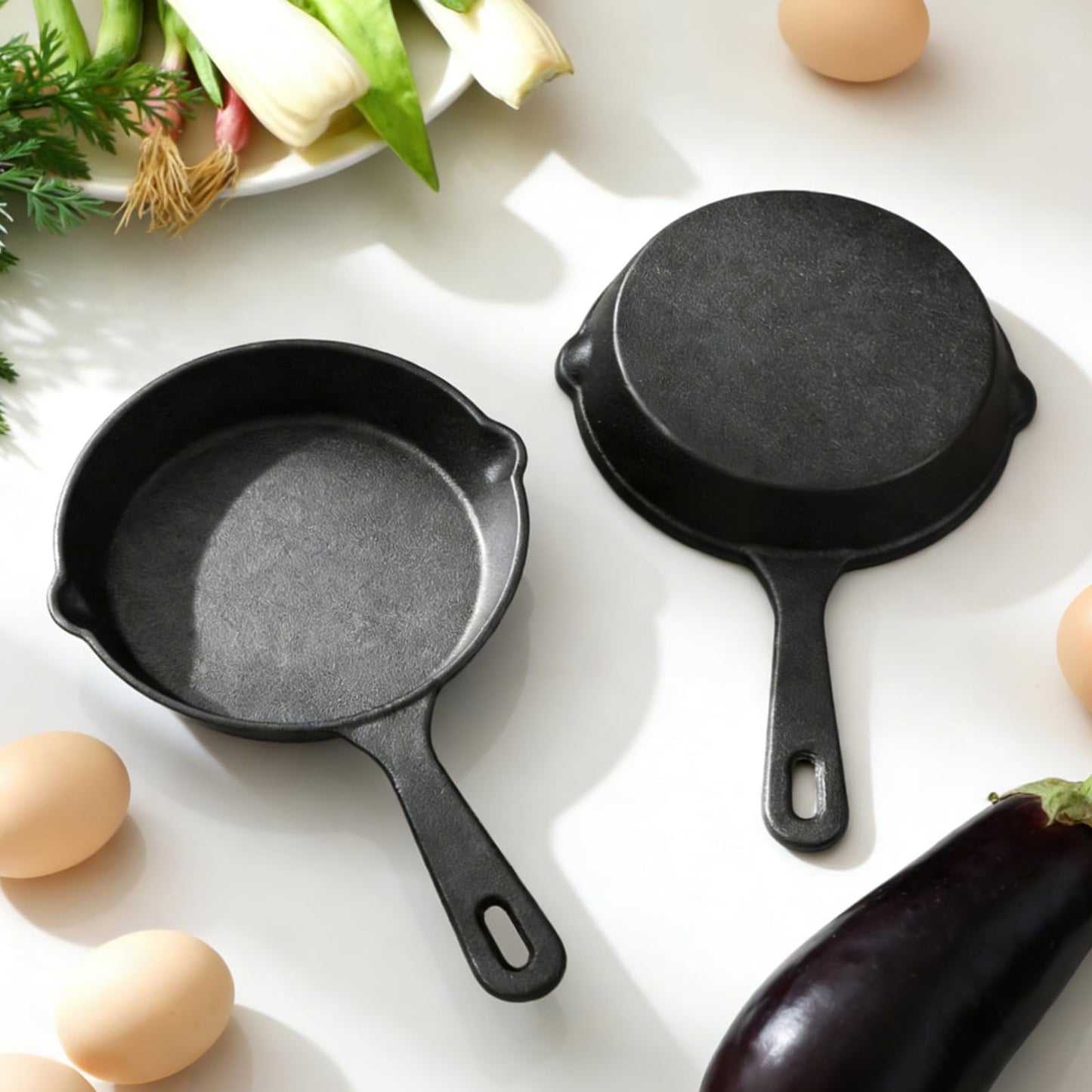 LDHHYH 4 Pack Mini Cast Iron Skillet, 5.5 Inch Small Cast Iron Frying Pan, Pre-Seasoned Cast Iron Skillet Set, Black Non-Stick Mini Cast Iron Cookware for Stove Oven Grill Safe Indoor and Outdoor Use